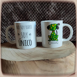 TAZA CON FRASE "no soy raro soy único"