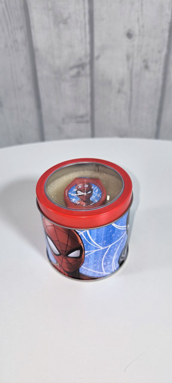 RELOJ ANALÓGICO EN CAJA DE METAL SPIDERMAN